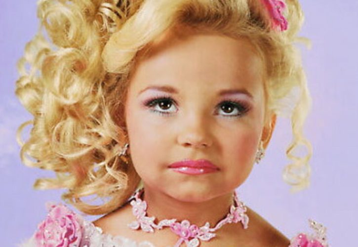 Bambine schiave del trucco: l’ossessione per l’anti-age a 10 anni