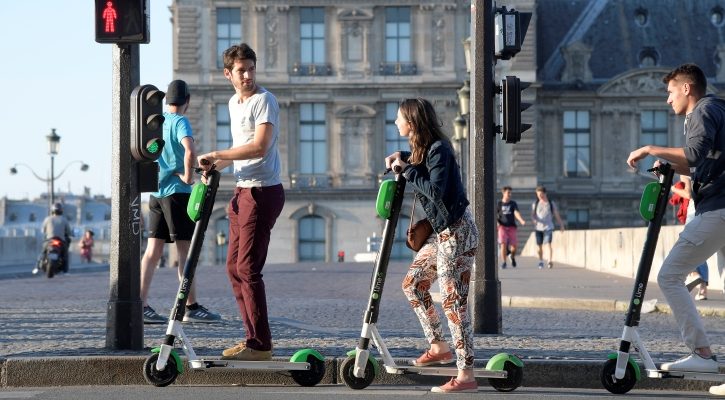 Monopattini, fine del Far West: dal 16 maggio obbligo di targa e assicurazione
