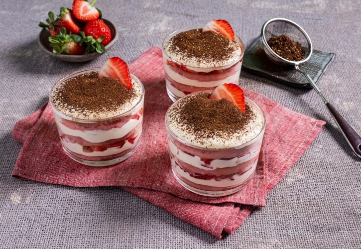 Tiramisù alle Fragole nel Bicchiere: Un Dolce Vegetariano e Senza Glutine