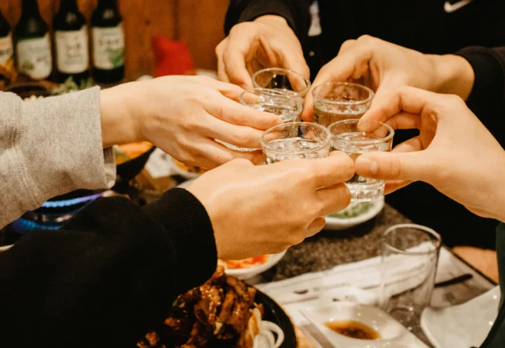 Il nuovo lusso coreano si beve: yakju, makgeolli e soju premium conquistano il fine dining