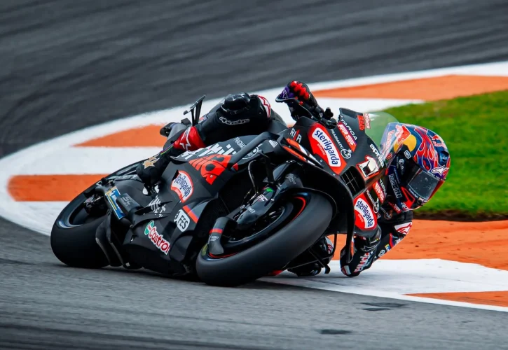MotoGP: Tripletta Italiana a Le Mans con Aprilia in Trionfo