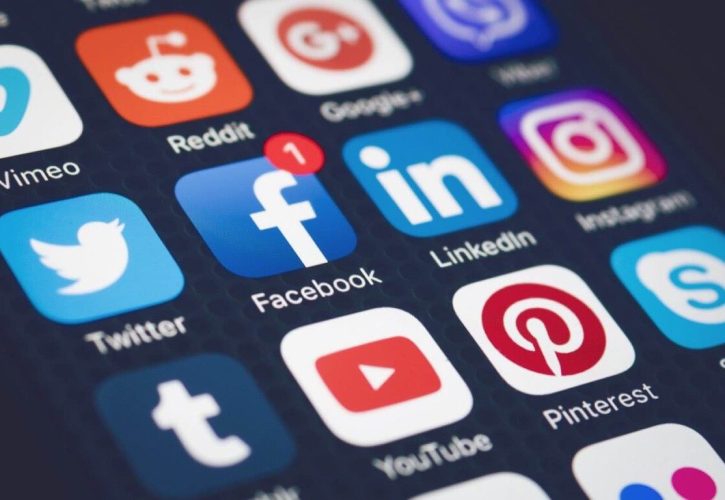 Vietare i social ai minori di 16 anni: una misura per proteggere la salute mentale
