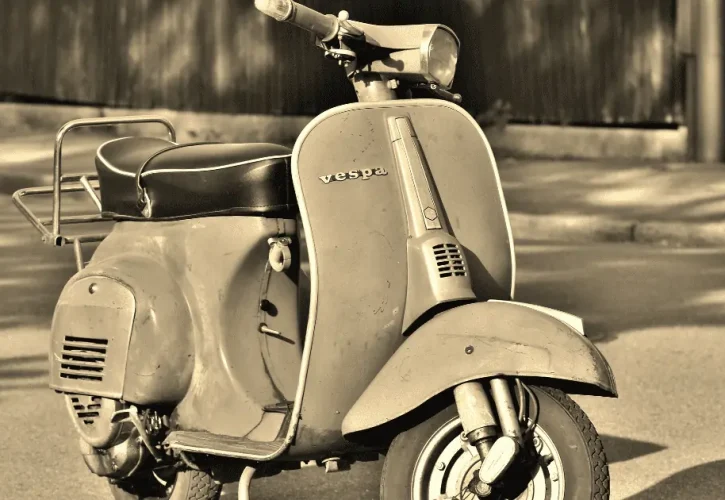 La Vespa compie 80 anni e diventa un libro da collezione firmato Assouline