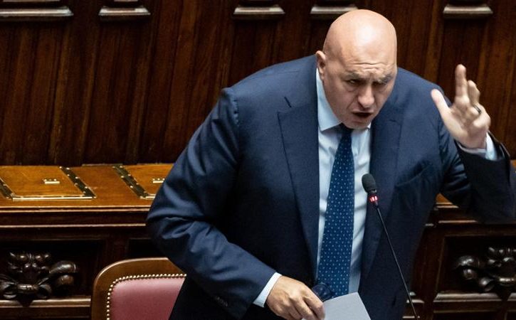 La minaccia interna e le infiltrazioni russe: l’allarme di Guido Crosetto