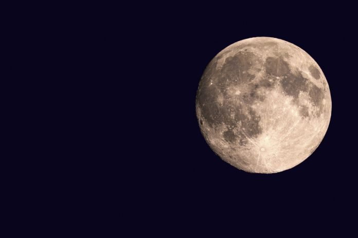 Stregati dalla Luna: Un Viaggio tra Mito e Scienza
