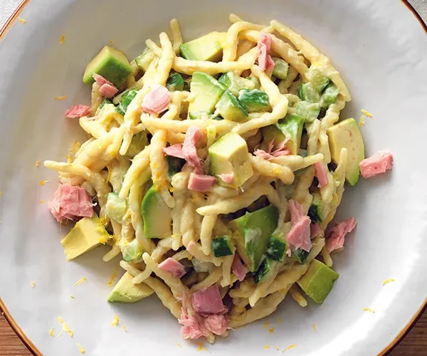 Trofie con Crema di Tonno e Avocado: Un Primo Perfetto per l’Estate
