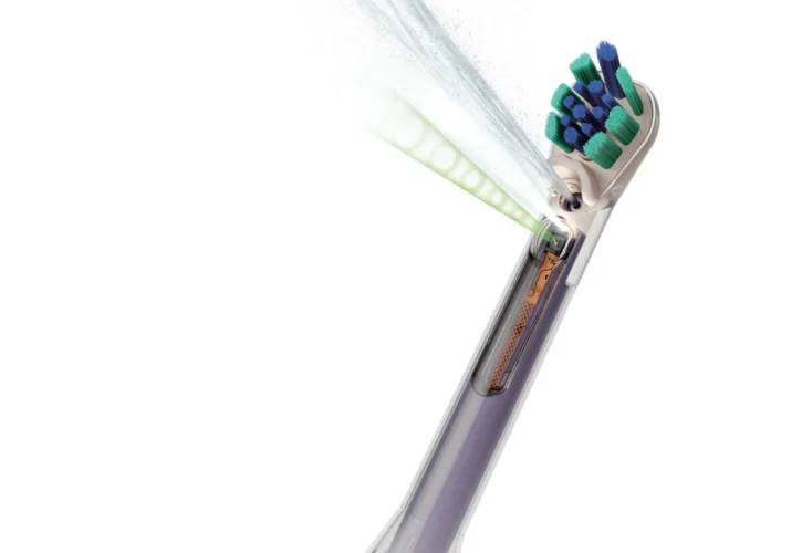 Dyson rivoluziona l’igiene orale con CameraJet: lo spazzolino che sostituisce il filo interdentale