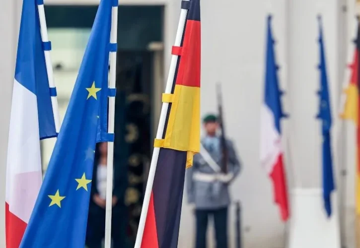 Euro: Nuove Tensioni tra Francia e Germania sul Futuro della Moneta Unica