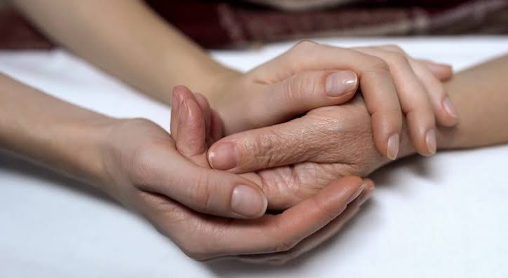 Il Dibattito sul Suicidio Assistito: Tra Dignità e Urgenza delle Cure
