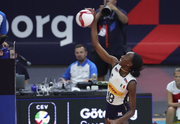 L’Italvolley è spietata, Bulgaria travolta. Le azzurre di Velasco volano ai quarti