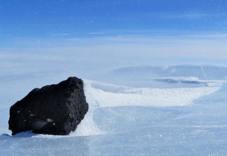 Meteoriti e Antartide: Il Ghiaccio che Racconta la Storia del Cosmo